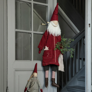 Maileg Adventskalender för 4 paket – Jultomte Santa Calendar pixy H 104 cm